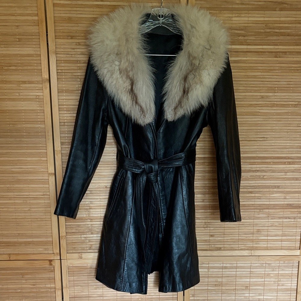 Women's 8 Petit Black Leather Coat with Fur Collar
